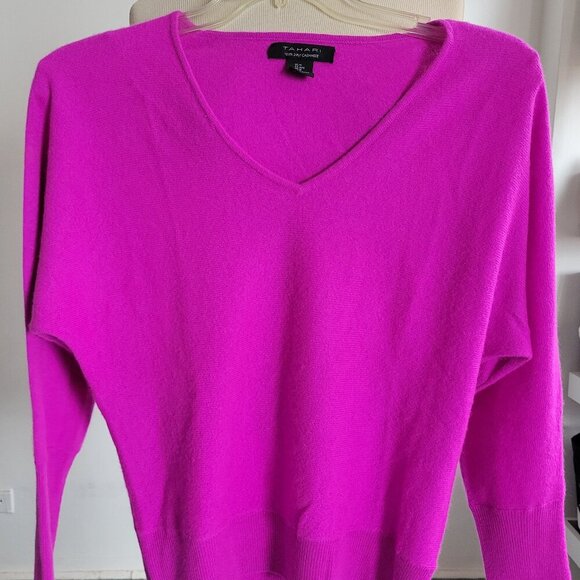 Tahari Tops - Tahari Woman's Sweater Pink 2 Ply Cashmere Pullover V Neck (Size M)